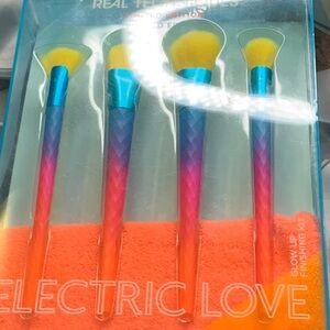 Real TECHNIQUES brushes